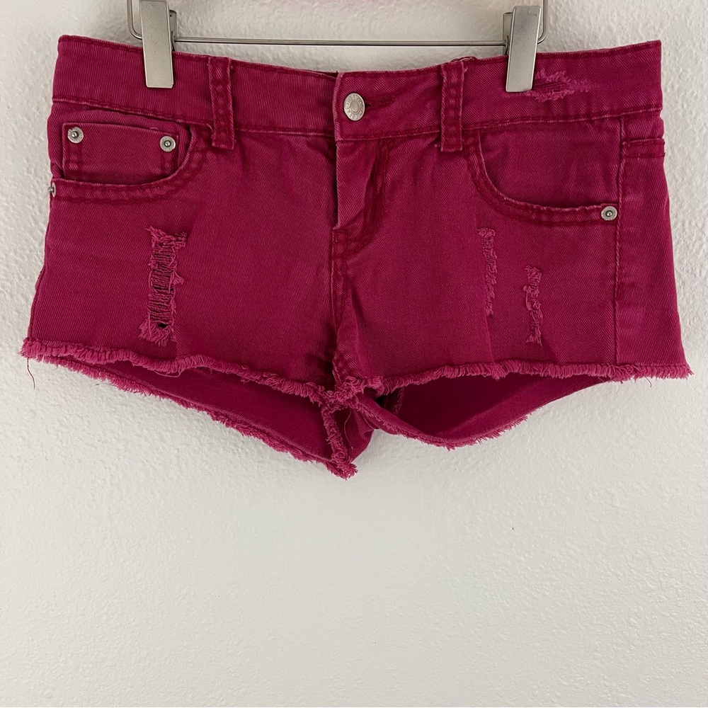 WET SEAL Vintage Y2K Hot Pink Low Rise Distressed Raw Hem Summer Denim Shorts